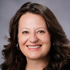 kellie yarnell headshot1
